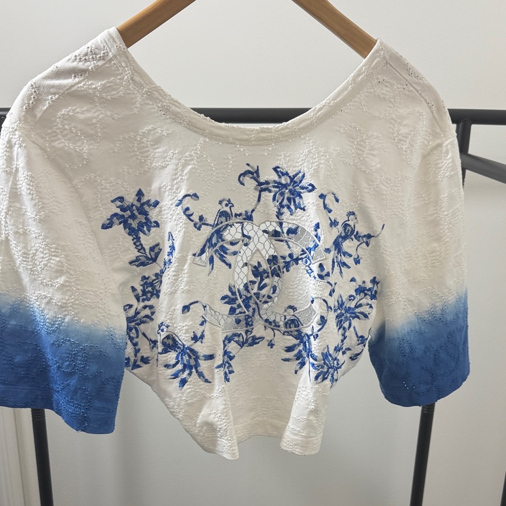 CHANEL White & Blue Floral Embroidered top size 34